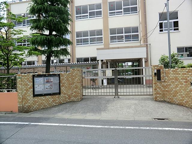 Primary school. Higashiiko until elementary school 720m