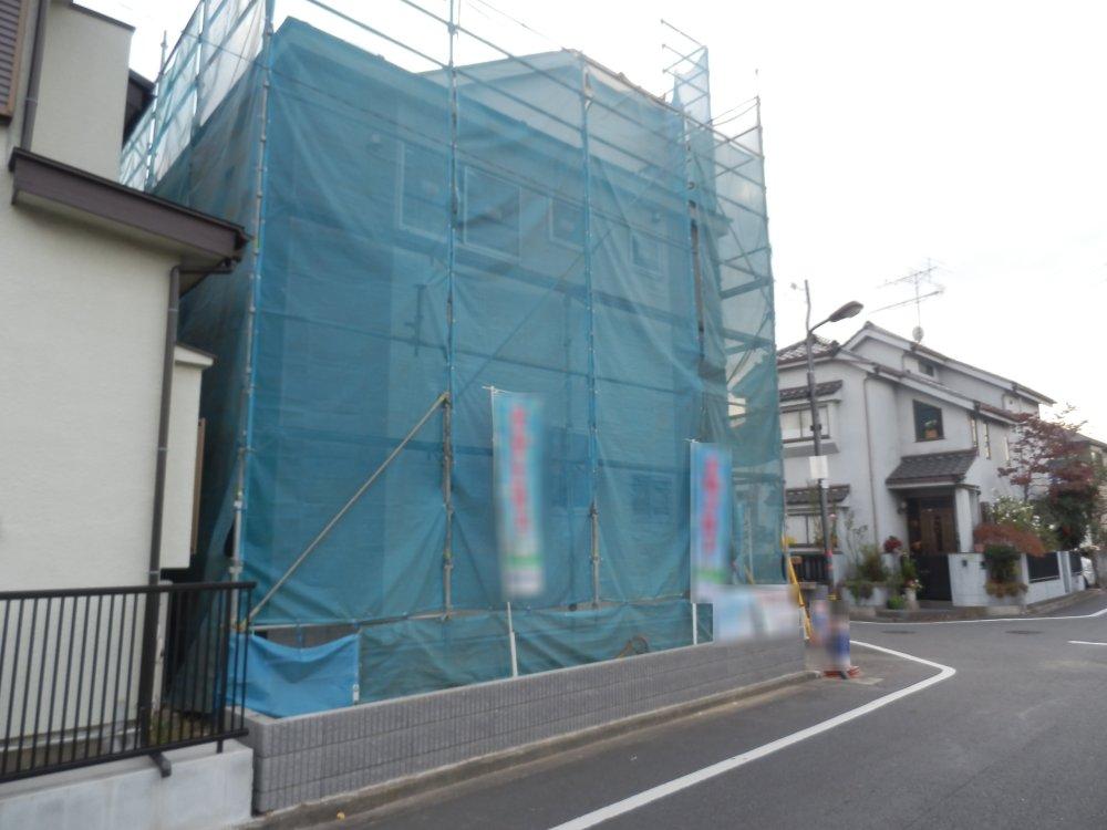 Local photos, including front road. Local (12 May 2013) Shooting