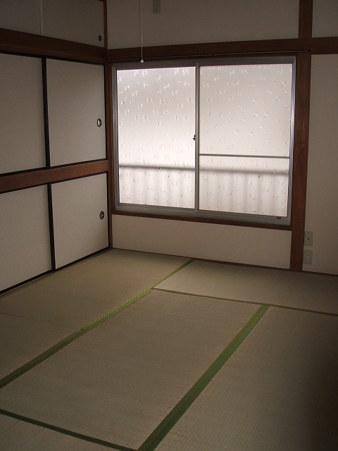 Living and room. Is 2F Japanese-style room of Tsuzukiai. 