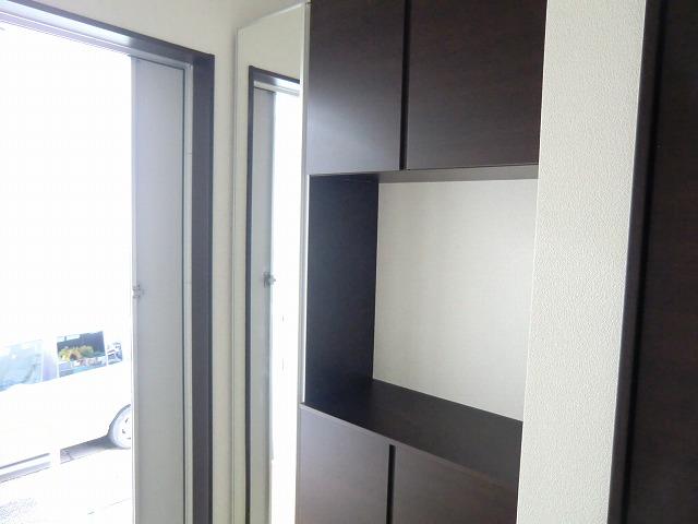 Entrance. 5 Building