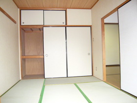 Living and room. Japanese-style room housed plenty