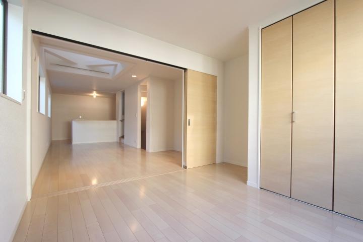 Living. Comfortable could live likely with plenty of storage space. Indoor (11 May 2013) Shooting