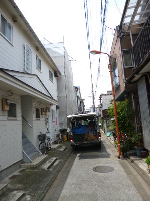 Local photos, including front road. Local front road