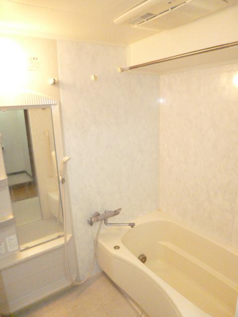 Bathroom. Bathroom Dryer ・ It comes with Reheating function