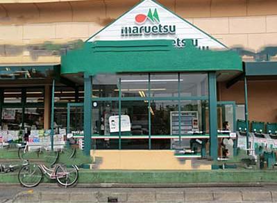 Supermarket. Maruetsu to diplomatic shop 1371m