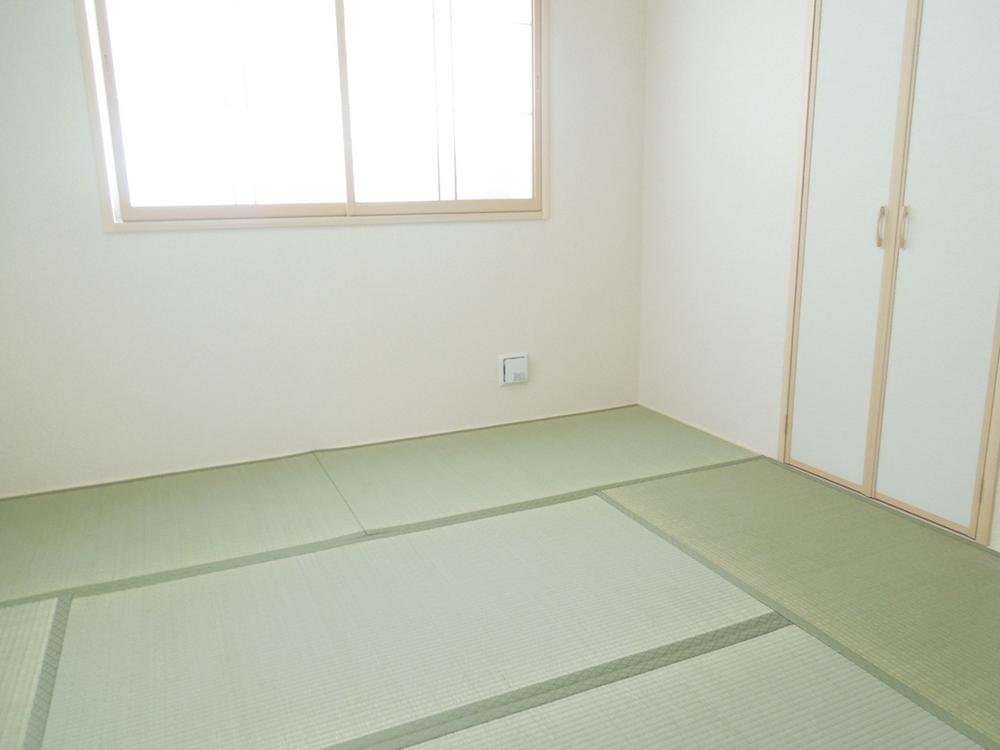 Other introspection. Bright Japanese-style room
