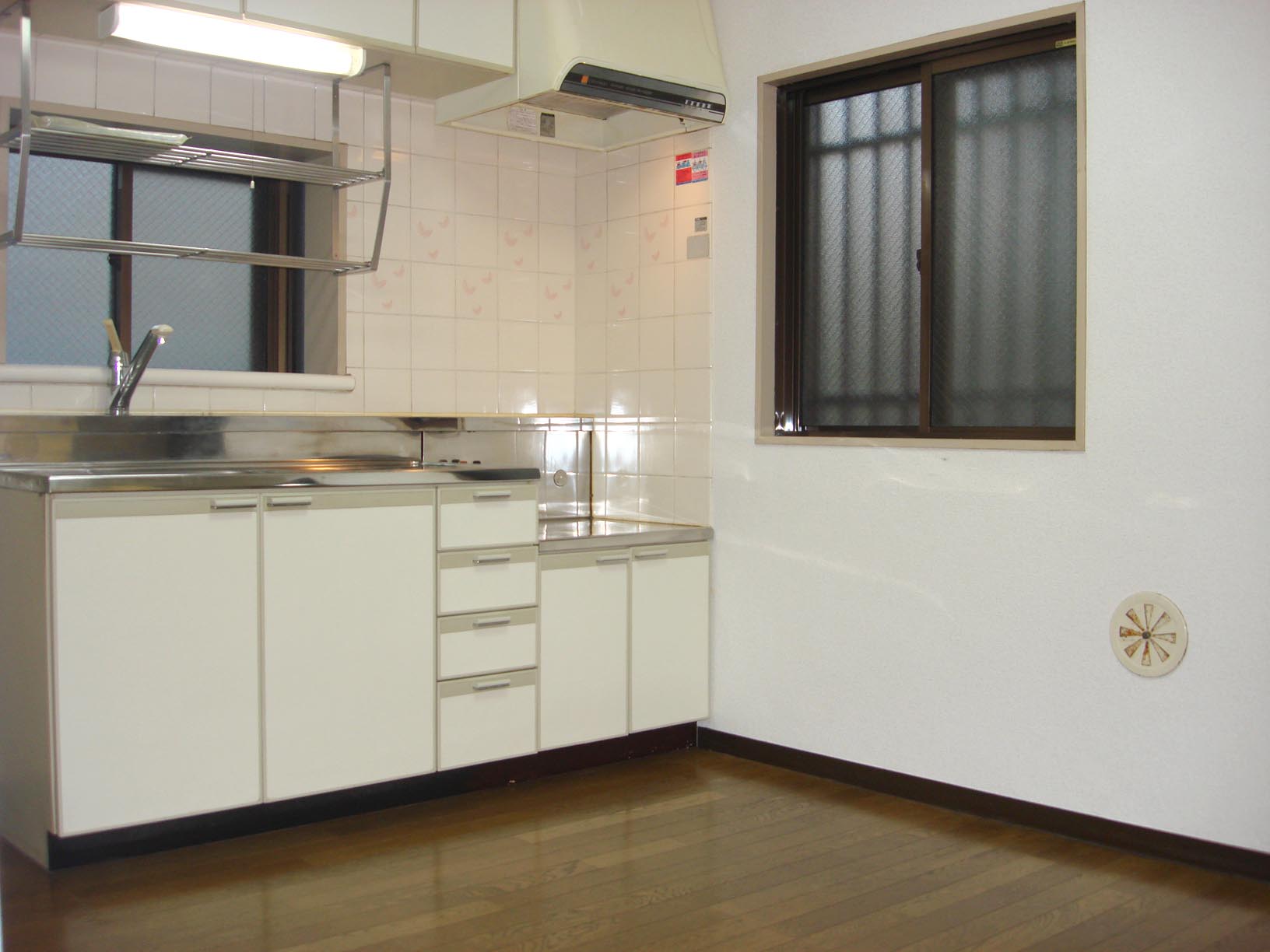 Kitchen. Gas stove that range hood is attached