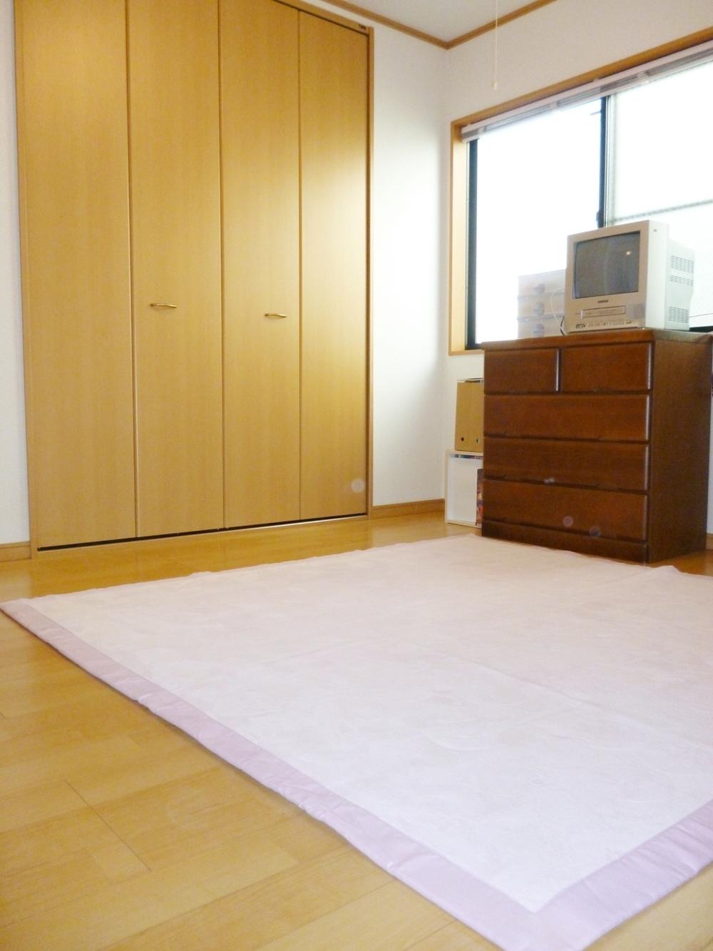 Non-living room. 1 Kaiyoshitsu (about 5.2 tatami mats) ※ Furniture and the like in the photo are not included in the object up for sale.