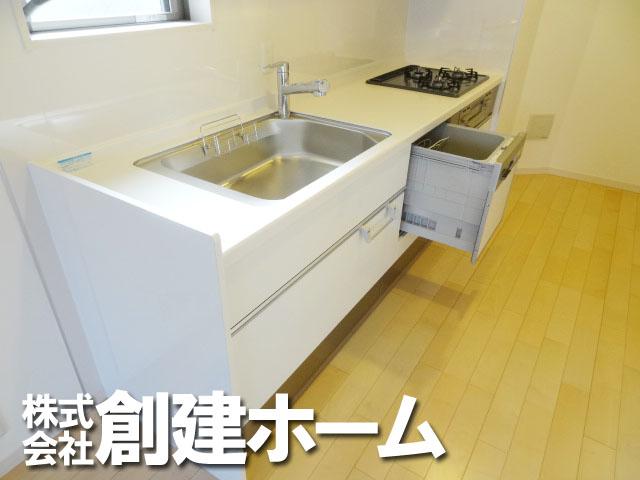 Kitchen. Ally of the busy wife! System kitchen with a dishwasher