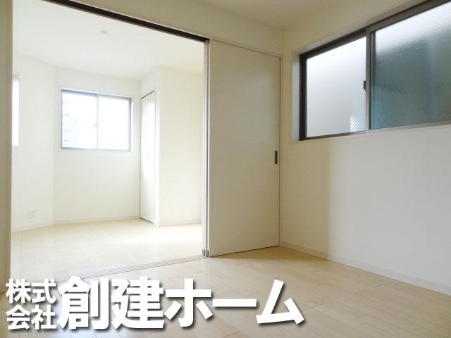 Non-living room. Third floor room is, You can partition according to the family structure.