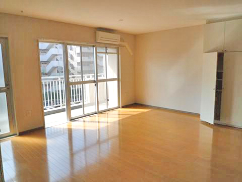 Living and room. South balcony, Bright LDK. Air conditioning ・ Floor heating installation