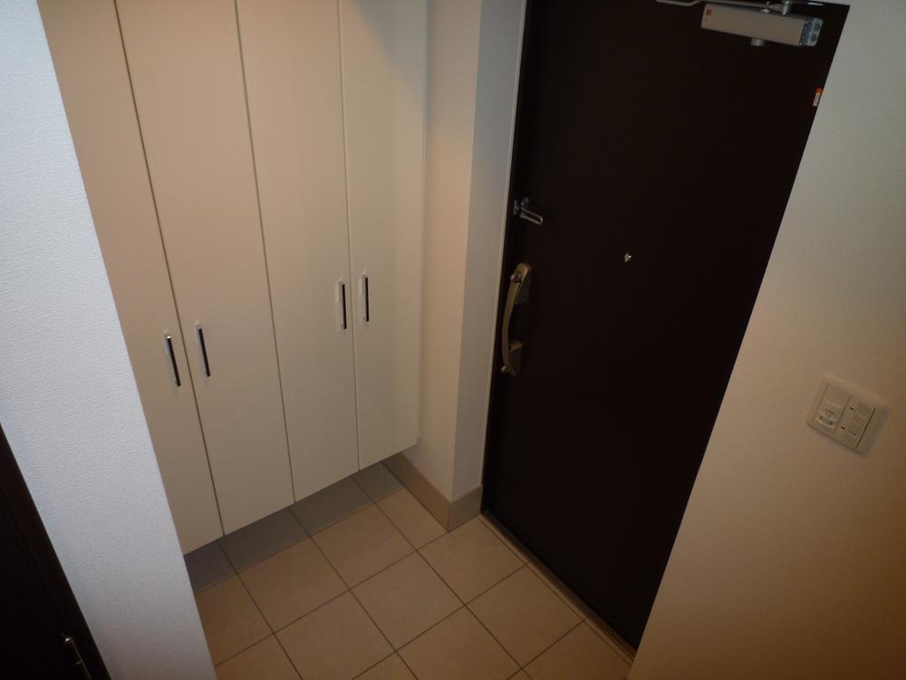 Entrance. Local (11 May 2011) Shooting