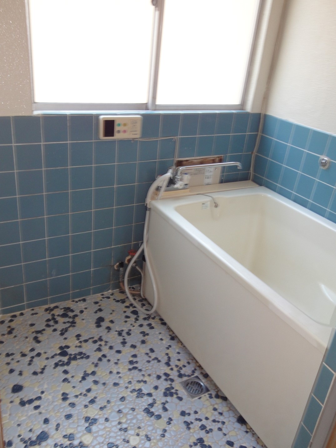 Bath. Tiled bathroom