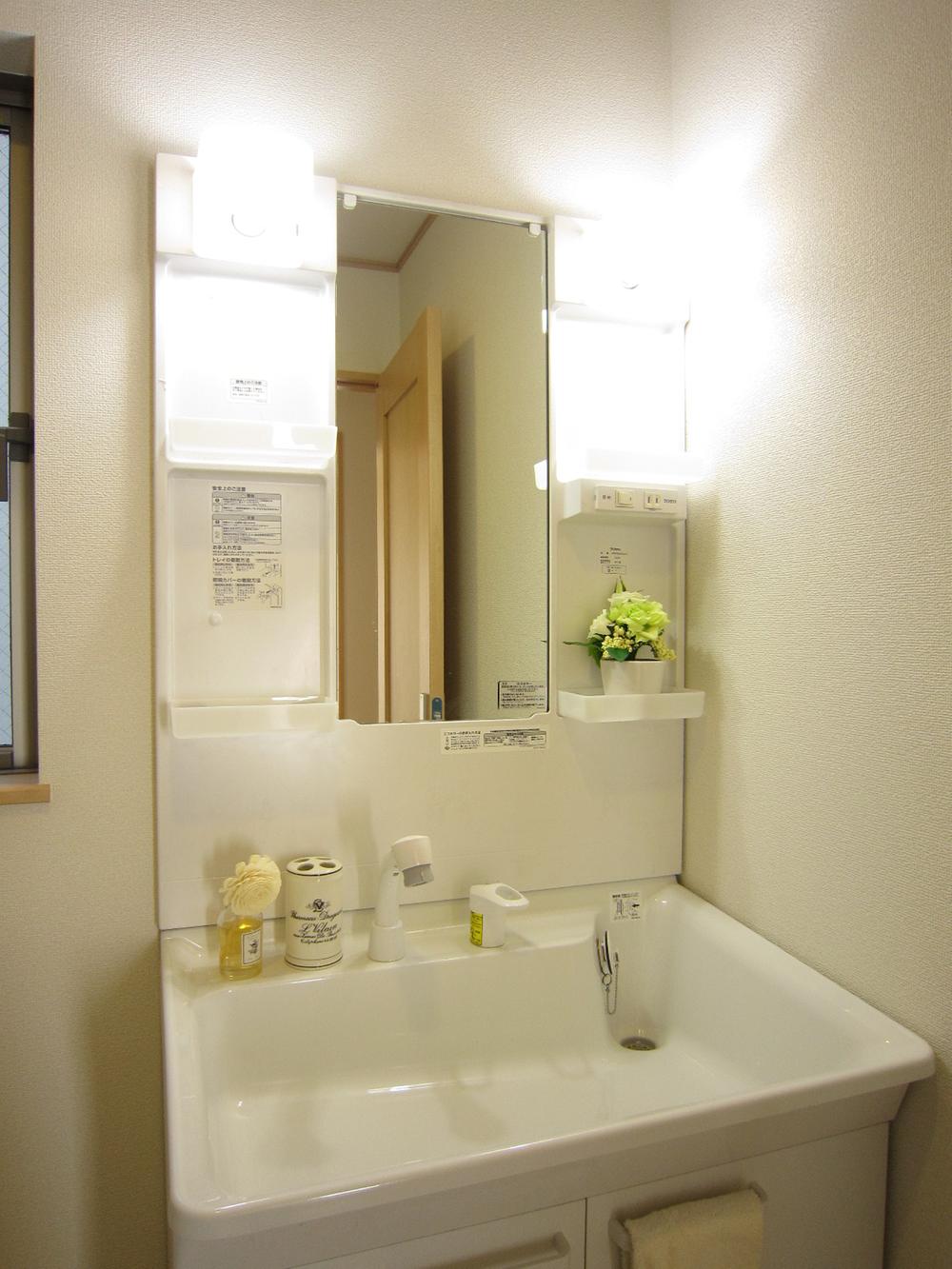 Wash basin, toilet. C Building room (12 May 2013) Shooting