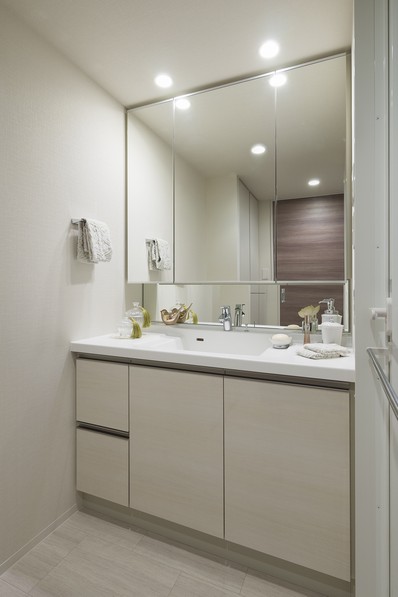 Start your day with a space in which vanity beauty and cleanliness drifts
