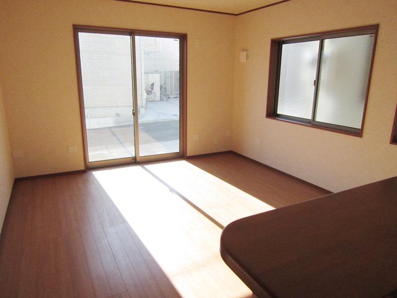 Living. Building 2 Living