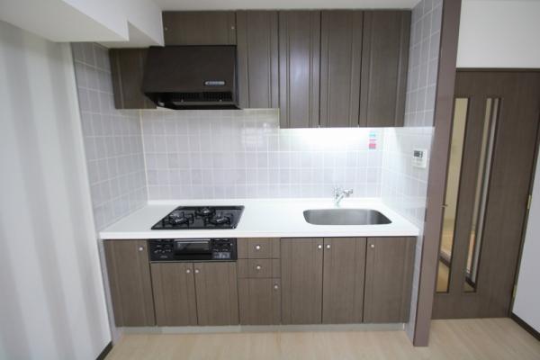 Kitchen. Storage lot