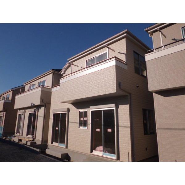 Local appearance photo. Buildings (Photography)