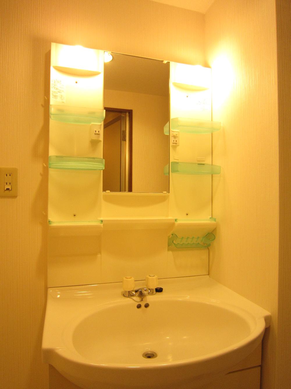 Wash basin, toilet. Indoor (11 May 2013) Shooting