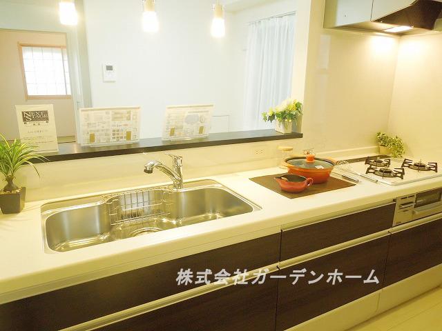 Kitchen. Popular face-to-face system kitchen to wife (2013 / 9) Shooting