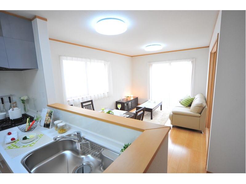 Living. A Building living Living room overlooks from the kitchen. Parents with children is also safe! 