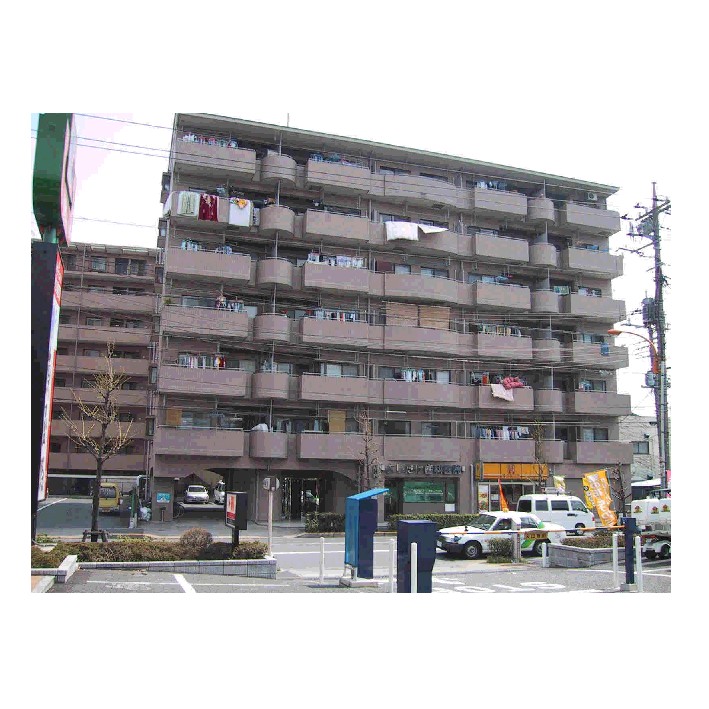 Building appearance. Of the seven-story apartment. It has entered the shop on the first floor