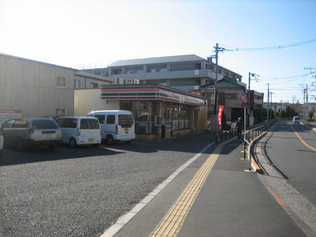 Convenience store. Seven-Eleven Adachi Nishihokima 3-chome up (convenience store) 500m