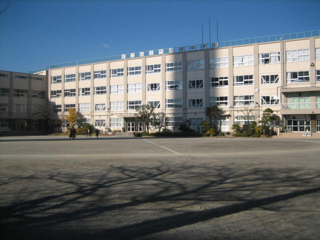 Junior high school. 275m to Adachi Ward Takenotsuka junior high school (junior high school)