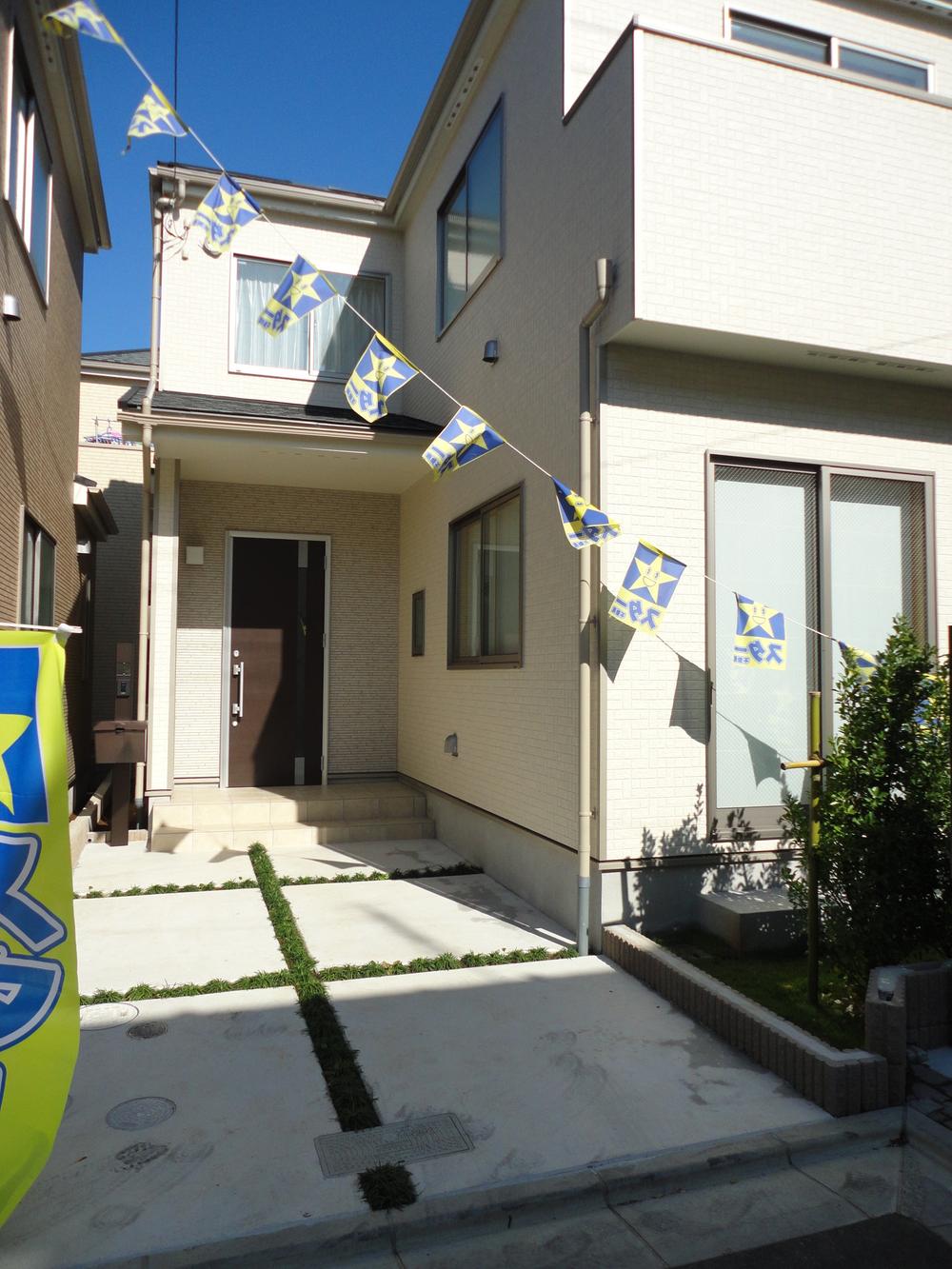 Parking lot. I Building