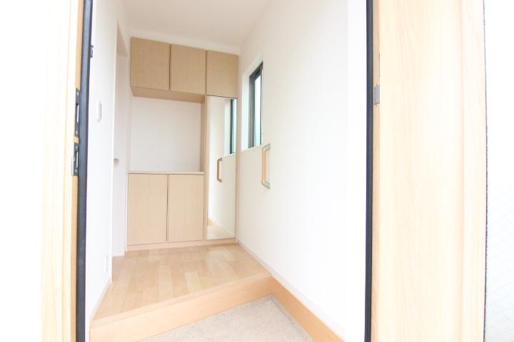 Entrance. «Construction cases» Brokerage fees are not or Ri or hanging