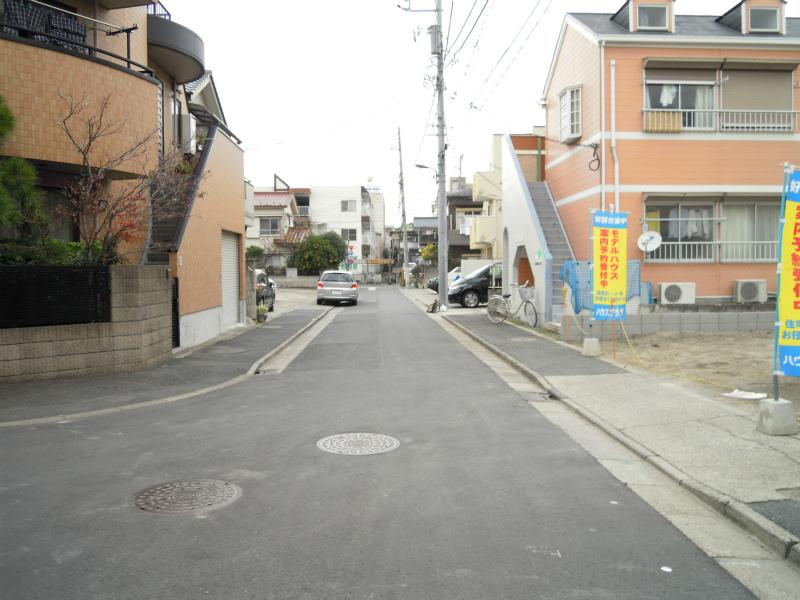 Local photos, including front road. Local (12 May 2013) Shooting