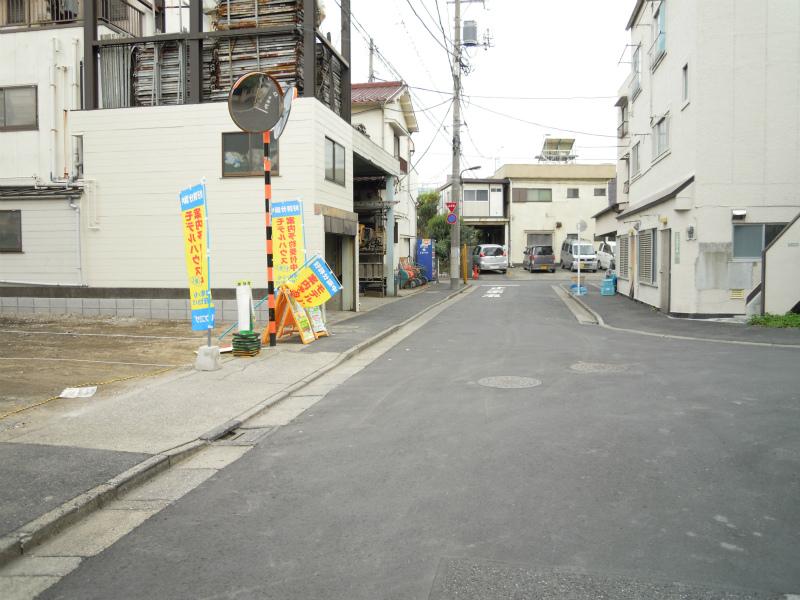 Local photos, including front road. Local (12 May 2013) Shooting