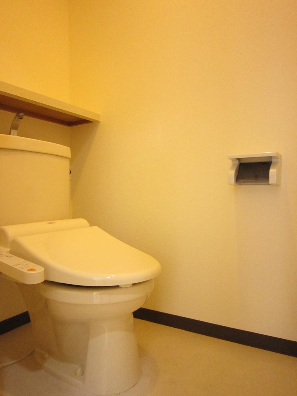 Toilet. Indoor (11 May 2013) Shooting