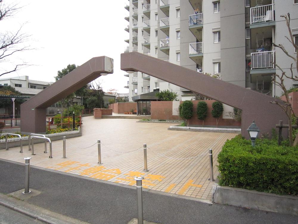 Entrance. Common areas