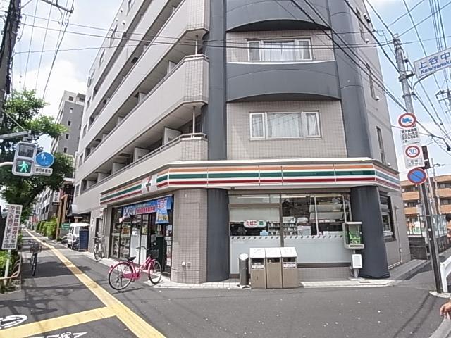 Convenience store. 300m to Seven-Eleven (convenience store)