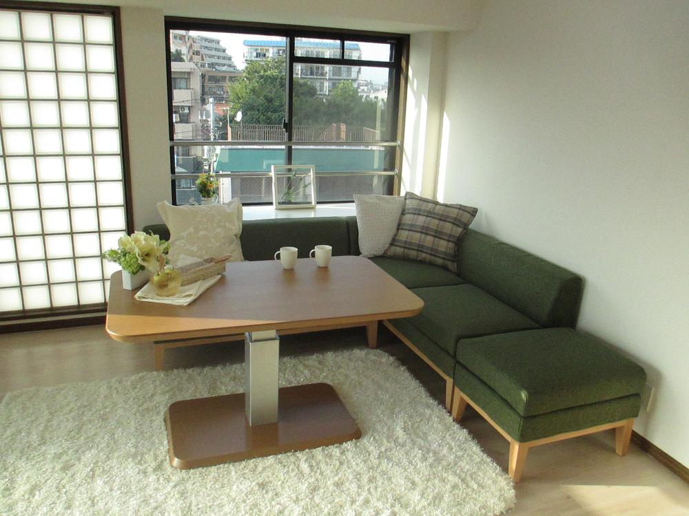 Living. Get the living room set to purchase customers (Pledge LDK11)!