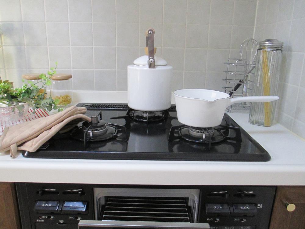 Kitchen. Indoor (11 May 2013) Shooting