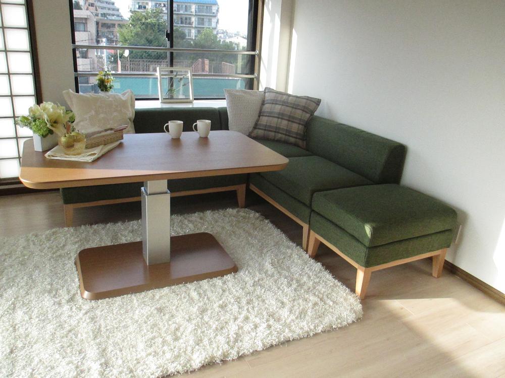 Living. LDK11 Pledge leading to the balcony.