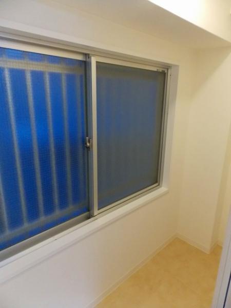 Receipt. Wash room back to the linen space