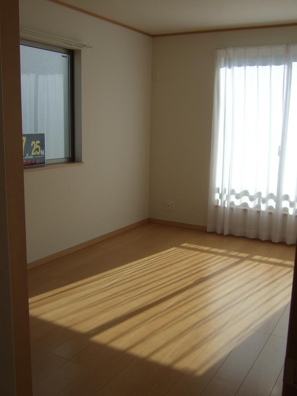 Non-living room. 1 Building