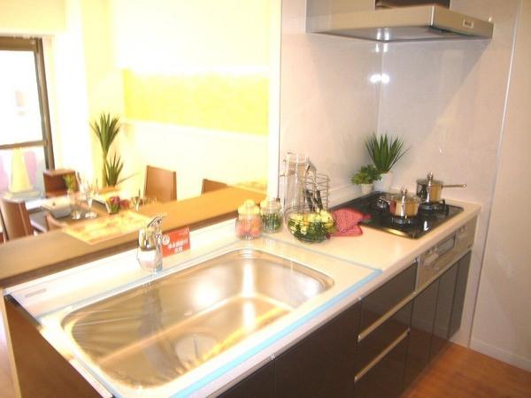 Kitchen. Counter kitchen that can be conversation while cooking!