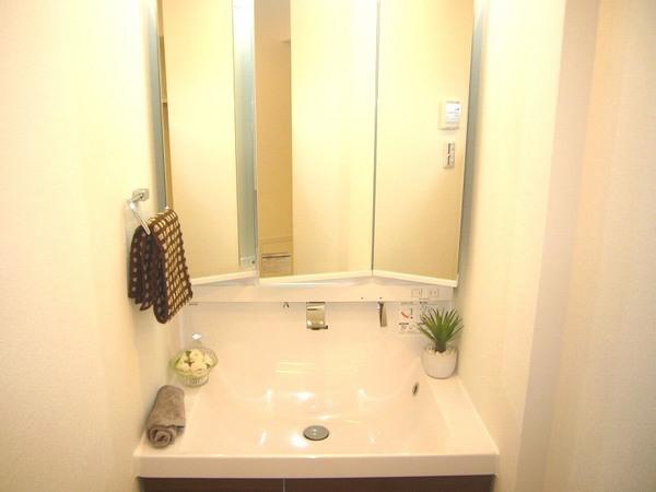 Wash basin, toilet. Three-sided mirror has become for storage!