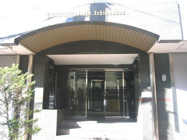 Entrance. Stylish entrance to greet you!