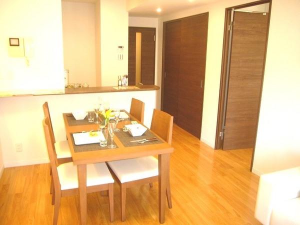 Living. Bright dining bouncing conversations!