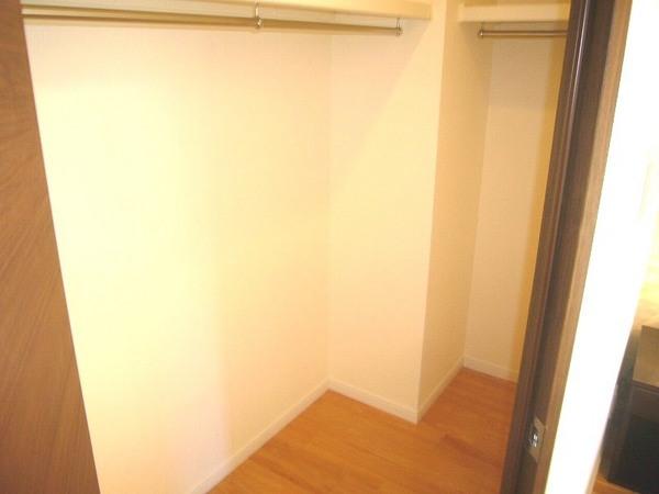 Receipt. Walk-in closet with plenty of storage capacity!