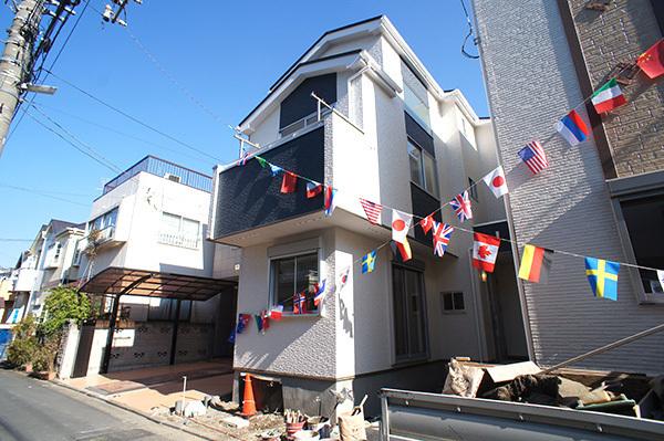 Local photos, including front road. Also shining your family smile in full sunlight (1 Building)