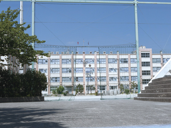 Surrounding environment. Municipal Higashiayase junior high school (about 310m ・ 4-minute walk)