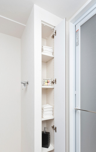Bathing-wash room.  [Linen cabinet] Can such as towels and detergent of stock storage, You Katazuki wash room is clean.