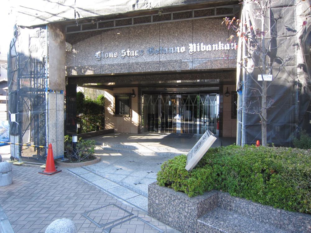 Entrance. Common areas