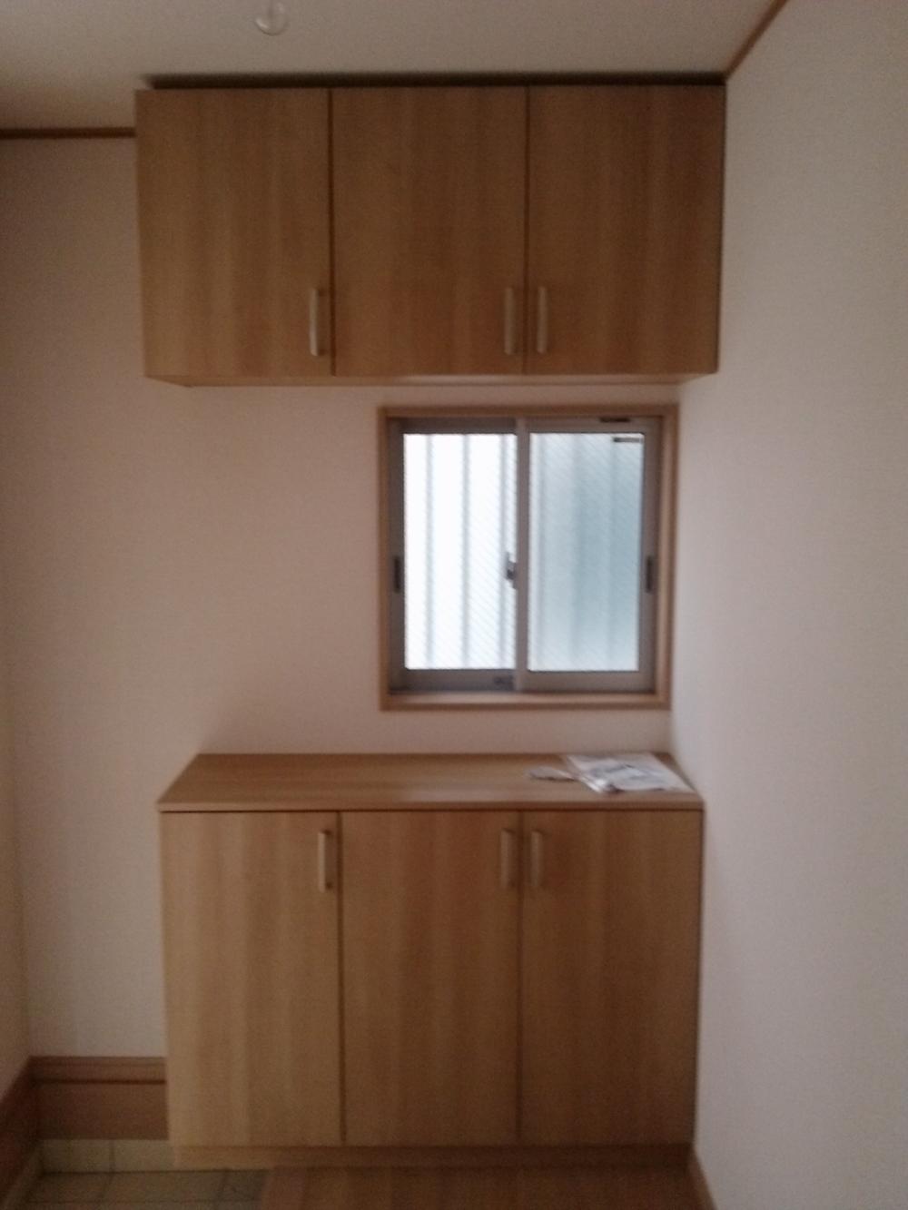 Entrance. Entrance storage